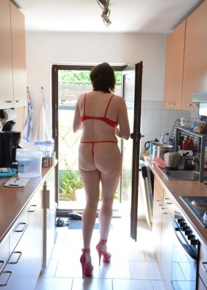 Голые зрелые дамы на кухне (87 фото) - секс и порно